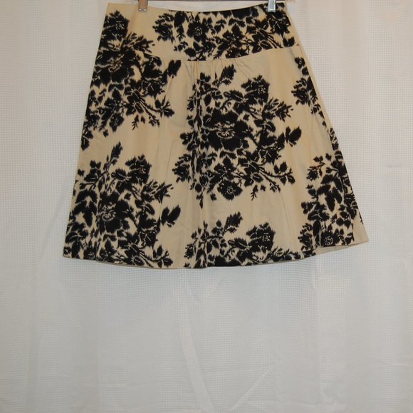 The Limited Black and Tan Flowered Patterned Full Skirt Size 4 - Picture 1 of 9
